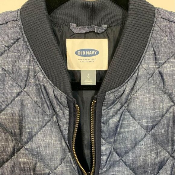 Woman’s quilted blue vest. Size large. New condition. Full zip, pockets. - Picture 3 of 8